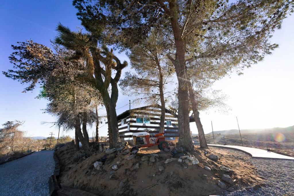 The Invisible Wind Cabin- Joshua Tree Amazing View Yucca Valley Exterior photo